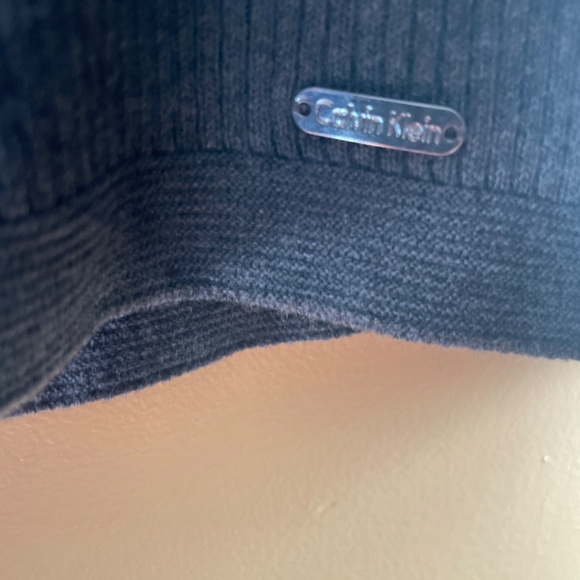 Calvin Klein charcoal sweater. Never worn with tags - Picture 4 of 5